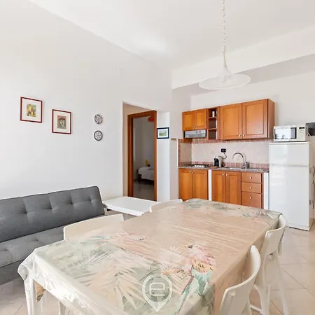 Estay - Is Feminas 25 - On The