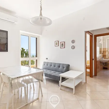 Estay - Is Feminas 25 - On The Apartamento
