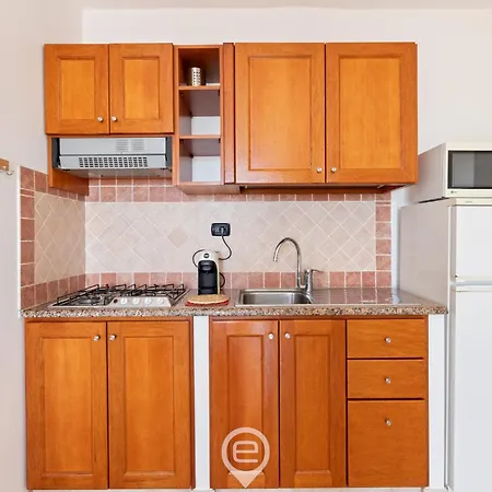 Estay - Is Feminas 25 - On The Apartamento *