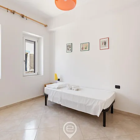 Estay - Is Feminas 25 - On The