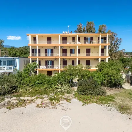 Estay - Is Feminas 25 - On The Apartamento